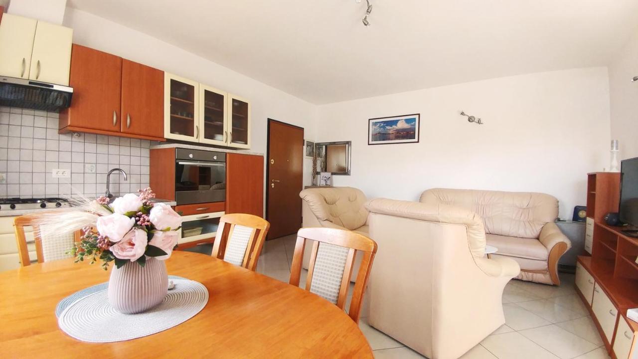 Apartment Matika, Terrace Apartment 10 Minutes Walk From Center Rovinj Buitenkant foto